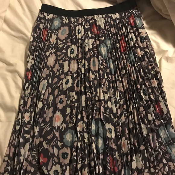 LOFT Dresses & Skirts - 🌸 Ann Taylor Loft Pleated Floral Skirt